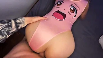 Amiga anime da meia-irmã pega vendo hentai e leva foda hardcore