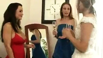 Lisa Ann: mamada de tetas grandes y follada perrito y vaquera