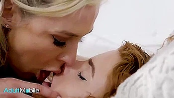 Лесбиянки блондинка и рыжая с большими сиськами и ножками