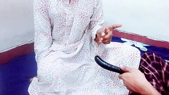 Mi padrastro me pilló masturbándome y me folló la coño