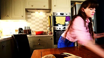 Тейтум Кристин мастурбирует с большой грудью, первертка