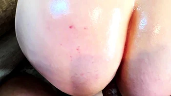 Coincée pour avoir l'attention de papa, double creampie