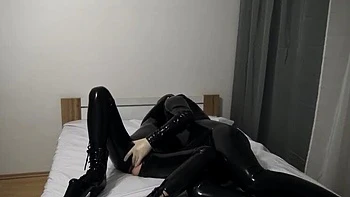 Latex-Danielle fickt und leckt mit Handschuhen & High Heels