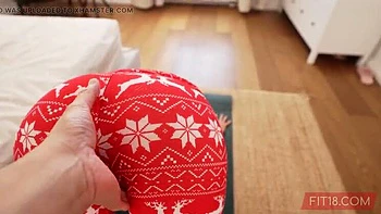 Gina Gerson magrinha russa fodida no yoga de Natal POV