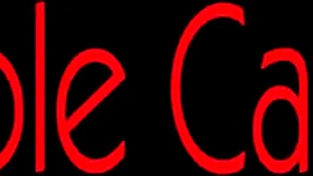 Rosy Trans-Milf wichst sich mit Dildo allein