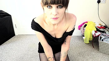 Sydney Harwin fickt After-Dinner in den Arsch