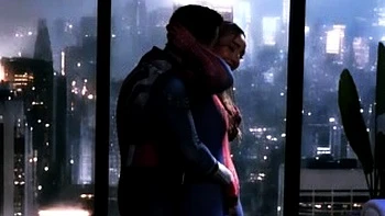 Spider Girl wird von Superhelden im Dreier gefickt