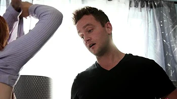 Keely fickt ihren Stiefbruder Doggy-Style