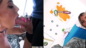 Brune ebony suce, se masturbe et pisse en doggy