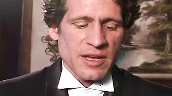 Blonde mit rasiertem Fotzen beim DP-Dreier und Arsch-zu-Mund