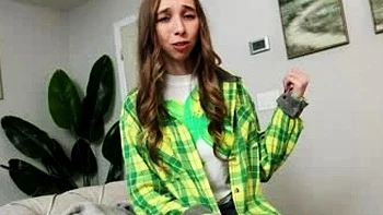 Irmão de criação fodendo teen sem camisinha