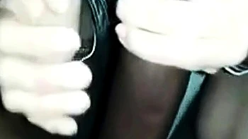 Любительница на вебкаме скачет на огромном члене по-жёсткому