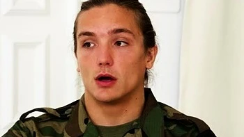 Брюнетка MILF порноактриса с огромной грудью манит