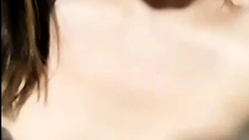 Reine colombienne sexy se masturbe en POV