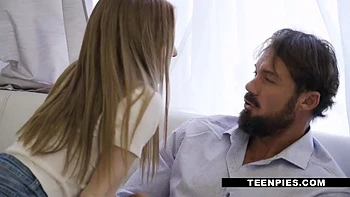 Terapia porno: Creampie para adolescente morena enfadada