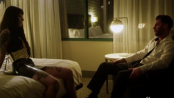 Seth und Charlotte ficken leidenschaftlich anal im Missionarsstil