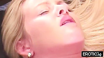 Freund wird hart mit Strap-On-Dildo anal gefickt