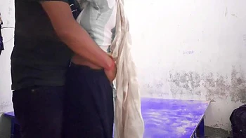 Beau-frère indien baise sa sexy belle-sœur desi