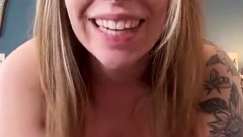 Milf rellenita y cachonda presume tetas y culo grandes