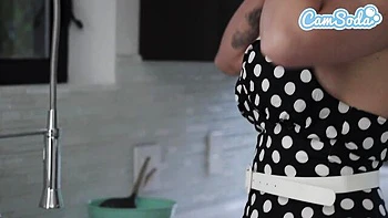 Madrastra cachada masturbando al hijastro con tetas grandes y mamada