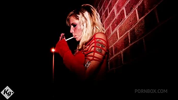 Блондинка MILF зарабатывает на трах с деньгами