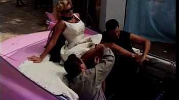 Loira no ménage com dupla penetração anal, boquete, cachorrinho e cowgirl
