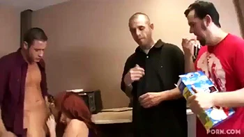 Miley mit fetten Titten fickt doggy und cowgirl