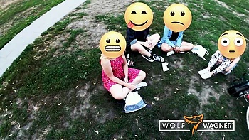 Mia Blow baise dehors, grosses nichons et éjac dans la bouche