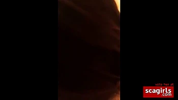 Amadora asiática chupando e fazendo punheta POV