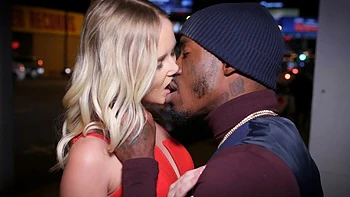 Natalias königlicher Hof voller endloser Blowjobs und Pussy-Lecken