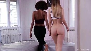 Luna Corazon & Stella Cox ficken als interracial Lesben