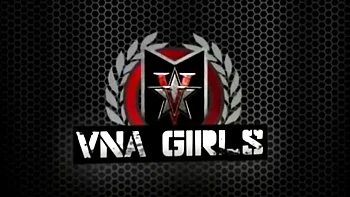 Charlee Chase fickt großen Schwanz und spritzt auf heiße Milf