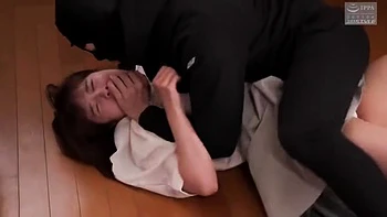 Cuckold excitado assiste a traição dela