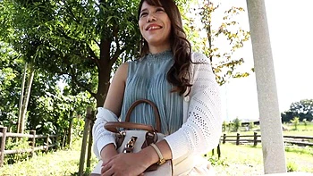 Amatrice japonaise baisée en levrette