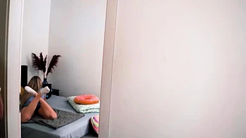 Blondes Babe Micky Muffin gibt harten Blowjob