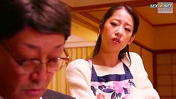 Adolescentes asiáticas folladas con juguetes únicos