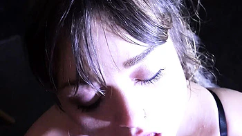 Femme au foyer allemande Mila Milan baise durement avec gros seins naturels et léchage de cul