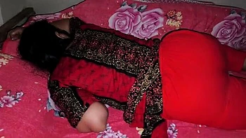 Tía desi se folla el culo apretado a cuatro patas