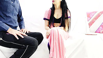 Слуга Раму трахает госпожу сзади и кончает в тугую киску