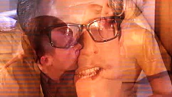 Blonde salope suce et chevauche dur