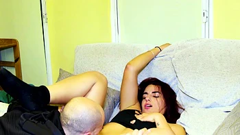 Brunete linda adolescente chupando pau hardcore