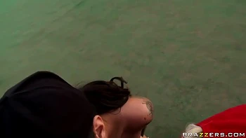 Бриджетт Б и Анджелина Валентайн: пухлые шлюхи делят большой член на улице