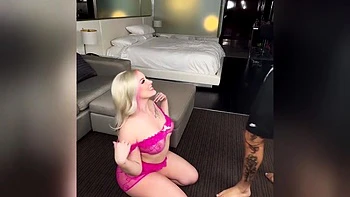 Trixi Brooks grosse chatte mouillée pour grosse bite POV