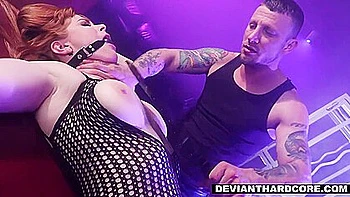 Seu dono fode todas as suas bucetas com força