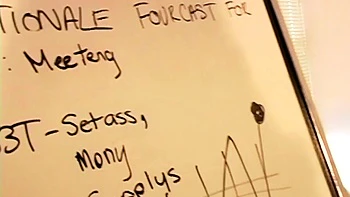 Джесси, подросток-блондинка, мастурбирует с игрушками в POV