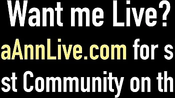 Грязные разговоры Джулии Энн с огромными фейковыми сиськами