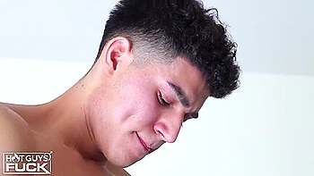 Naomi & Andre: Teen mit winzigen Titten gefickt