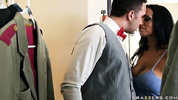 Mercedes Ashley, brune à grosses nichons, baisée avec grosse bite