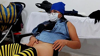 Schöne Milf tanzt aus und zeigt ihre saftige Fotze