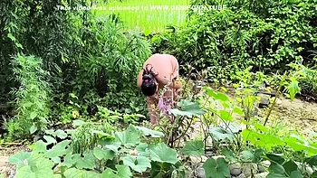 Morena india follada duro al aire libre